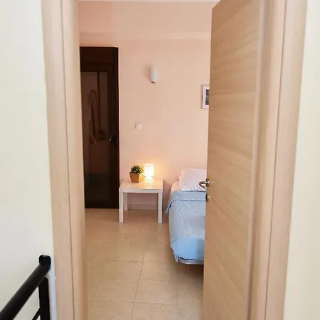Guedin Sea Side Maisonette *